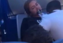 Passageira morde tripulante e força pouso de emergência em voo nos EUA