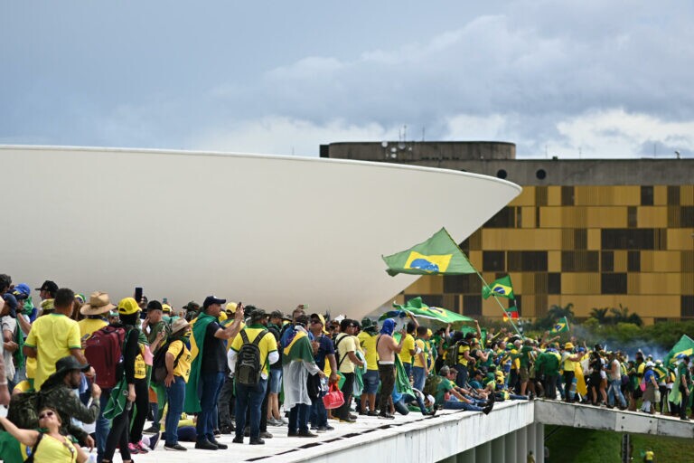 Imagens da manifestação em Brasília com invasão do Congresso, STF e Planalto