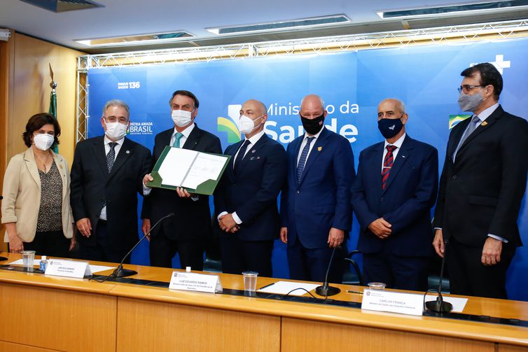 (Brasília - DF, 01/06/2021) Assinatura do Contrato de Transferência de Tecnologia da Vacina para Covid-19 desenvolvida por Oxford, comercializada pela AstraZeneca e produzida no Brasil pela Fiocruz.
Fotos: Alan Santos/PR