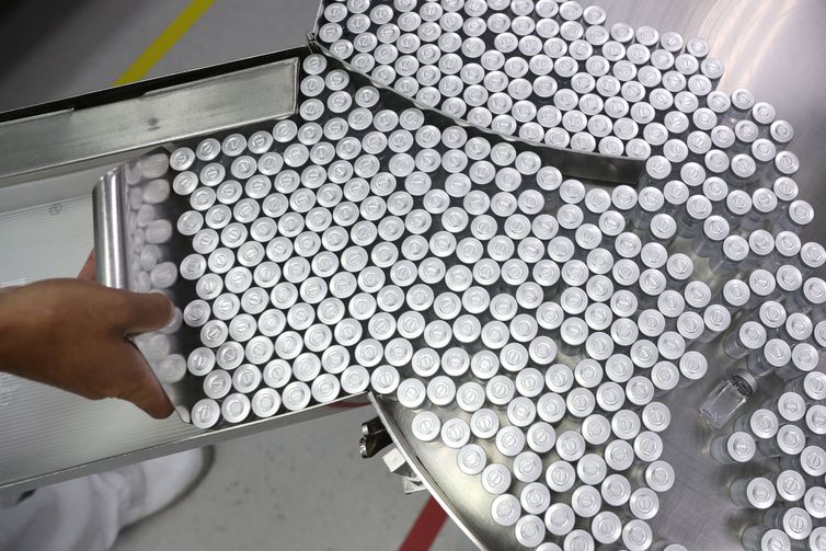 Vacina, frascos contendo CoronaVac, vacina da Sinovac contra coronavírus