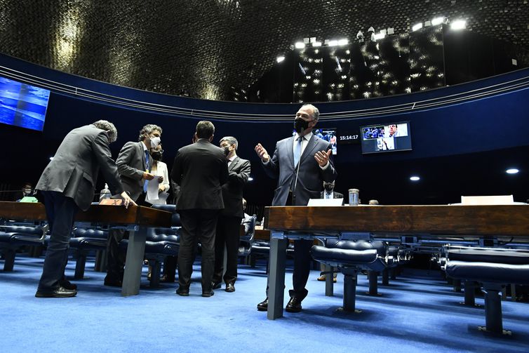 Plenário do Senado Federal durante sessão deliberativa extraordinária semipresencial destinada a votar a PEC 23/2021, chamada de PEC dos Precatórios. A proposta estabelece o novo regime de pagamentos de precatórios, modifica normas relativas ao