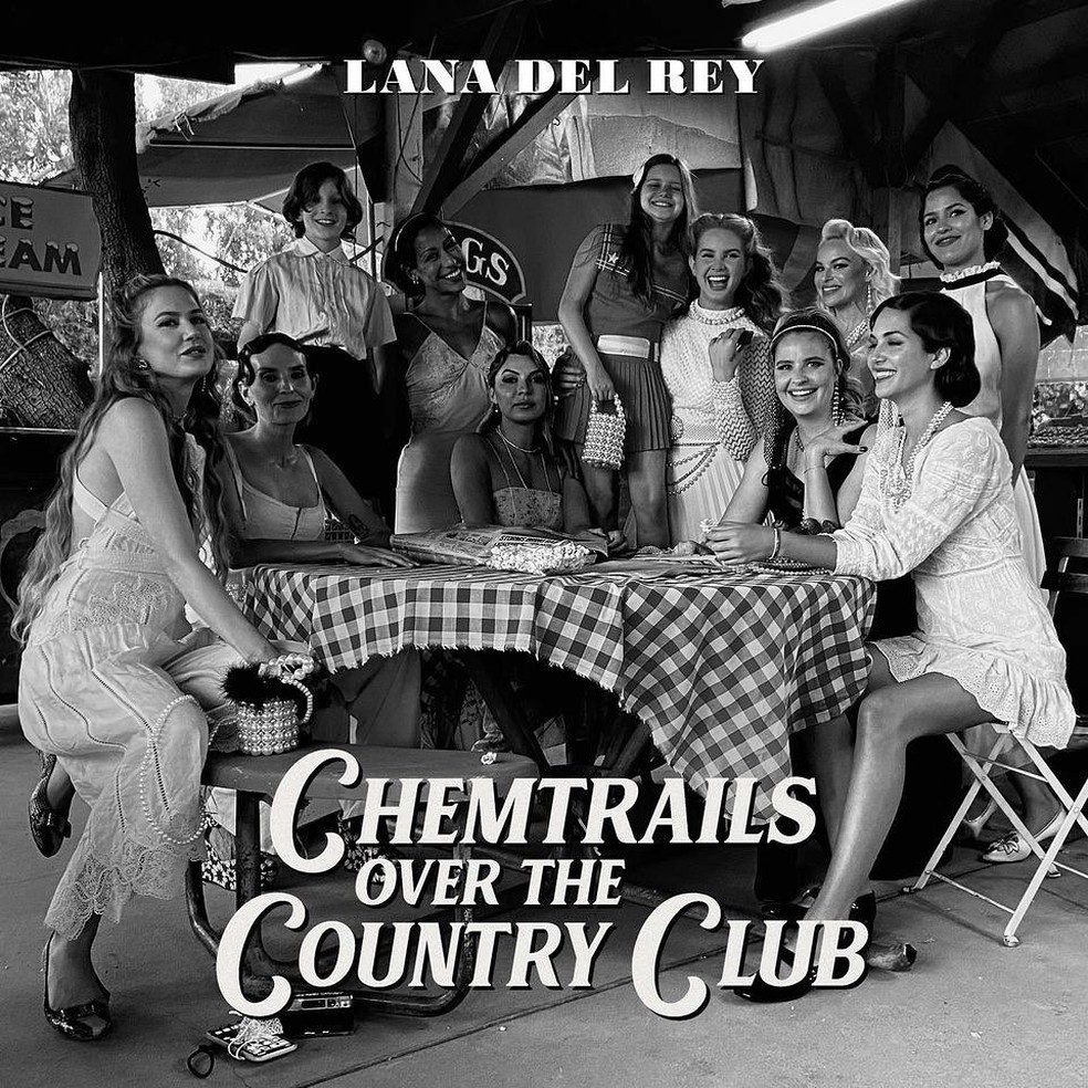 Capa do disco 'Chemtrails over the country club', divulgada por Lana Del Rey — Foto: Reprodução/Instagram