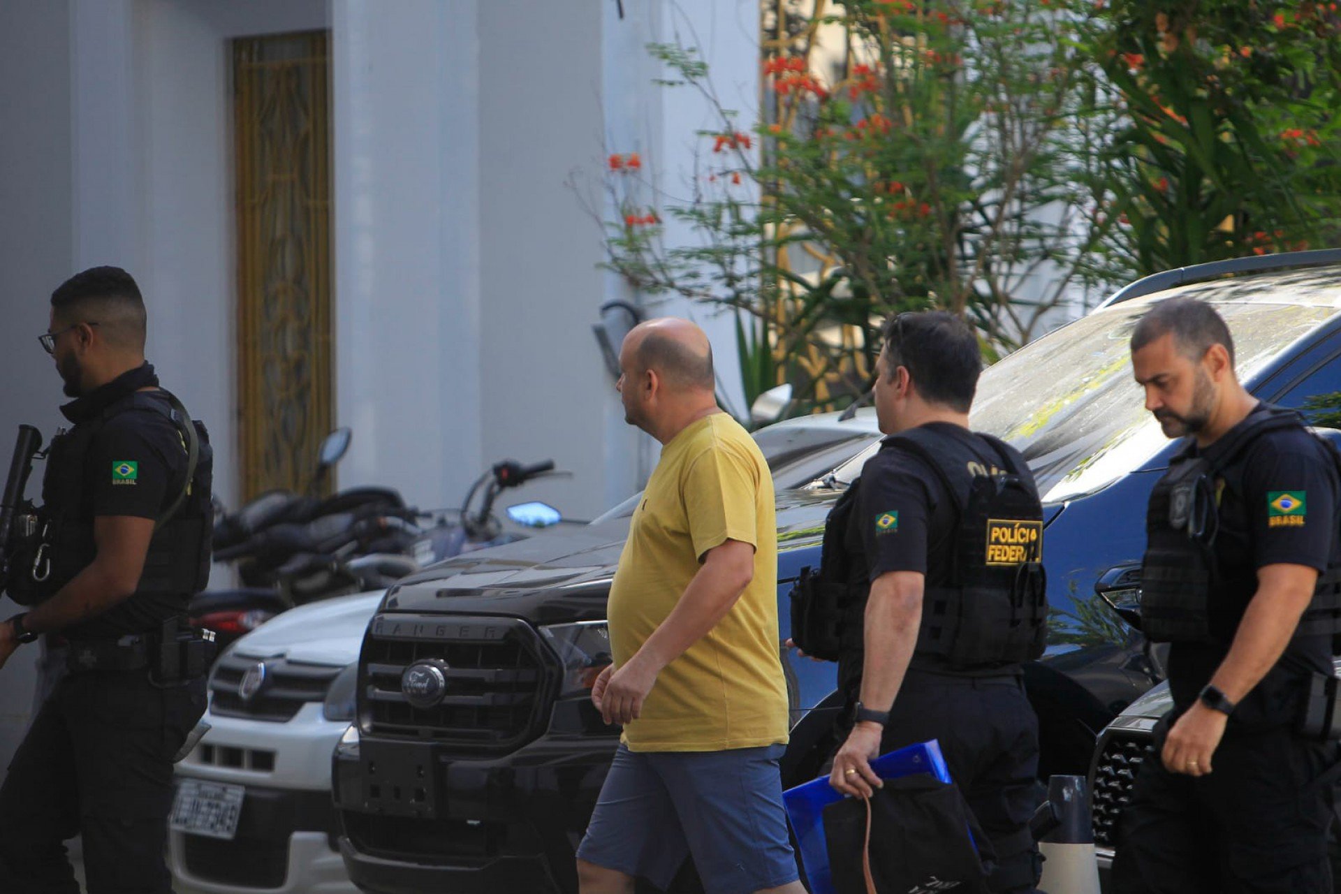 Preso em ação conjunta chega à sede da PF - Reginaldo Pimenta/Agência O Dia