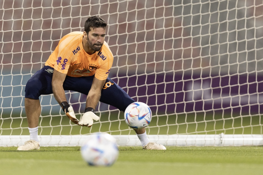 Treino da Seleção Brasileira no centro de treinamento em Doha. Alisson