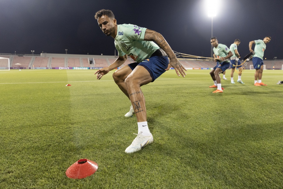 Treino da Seleção Brasileira no centro de treinamento em Doha. Danilo