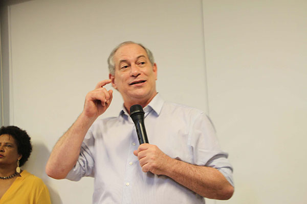 Ciro Gomes é um dos alvos da operação da Polícia Federal deflagrada nesta quarta-feira