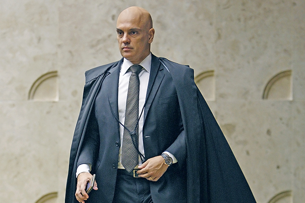 Alexandre de Moraes é alvo do pedido de impeachment