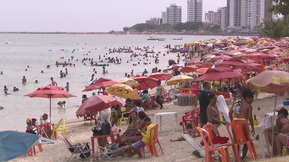 Praias serão fechadas em Pernambuco nos finais de semana, sendo permitido apenas a prática de atividades esportivas individuais — Foto: Reprodução/TV Globo