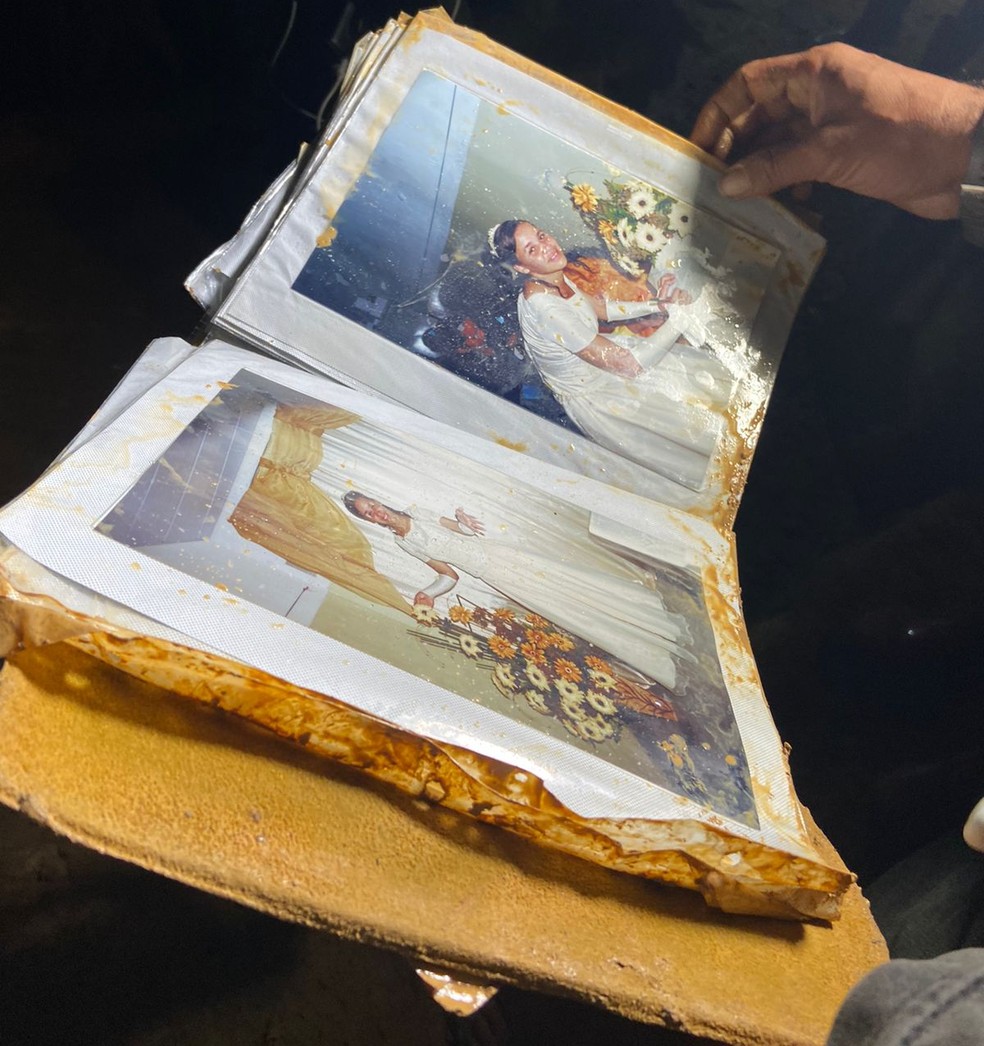 Álbum de fotos do casamento de Mércia Josefa do Nascimento foi encontrado na quinta-feira (2) — Foto: Reprodução/WhatsApp