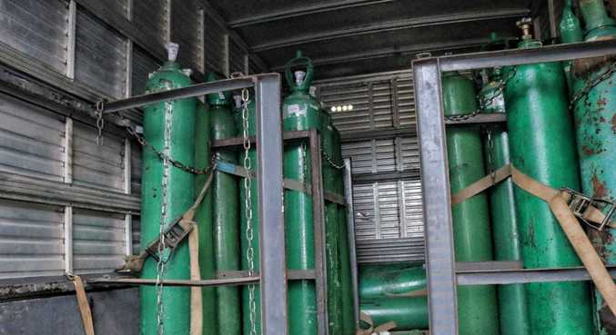 Cilindros de oxigênio são apreendidos por equipes da polícia do Amazonas