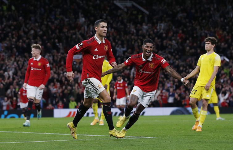 Cristiano Ronaldo e Marcus Rashford comemoram o terceiro gol do Manchester United sobre o Sheriff na Liga Europa. REUTERS/Craig Brough