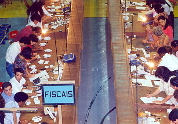 Apuração dos votos - Luludi/ Estadão Slide 2 de 14: Apuração dos votos