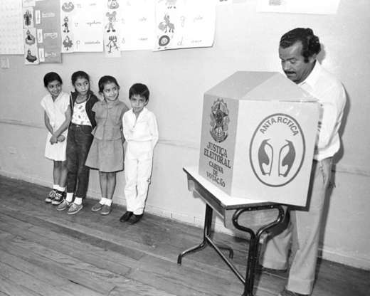 O eleitor e o futuro - Edu Garcia/Estadão Slide 1 de 14: O eleitor e o futuro