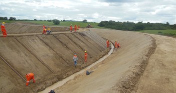 Considerado o maior investimento público da história da Paraíba – mais de R$ 1bilhão –, o empreendimento emprega hoje cerca de 1.000 operários nos lotes 1 e 2 (Foto: Divulgação)