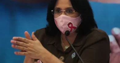 Após visita de ministros, Saúde confirma que vacina não deu reação em criança