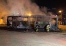 Bandidos incendeiam ônibus da linha 303, no bairro Mangabeira, em João Pessoa