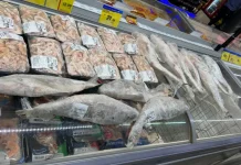 Procon apreende mercadoria vencida no Carrefour de Campina Grande/PB