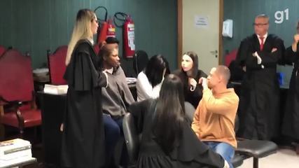 Filha de Flordelis chora após ser absolvida